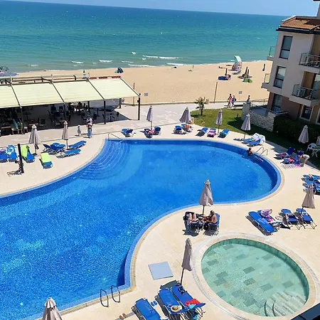 Beachfront Sea View & 5 Swimming Pools Obzor