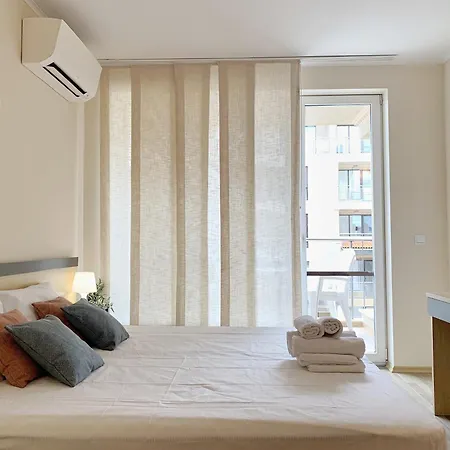 Beachfront Sea View & 5 Swimming Pools Apartamento Obzor