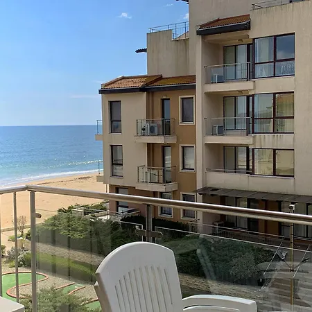 Beachfront Sea View & 5 Swimming Pools Obzor