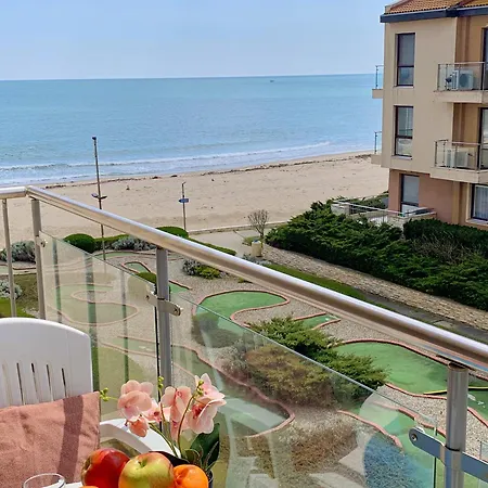 Apartment Beachfront Sea View & 5 Swimming Pools Obsor
