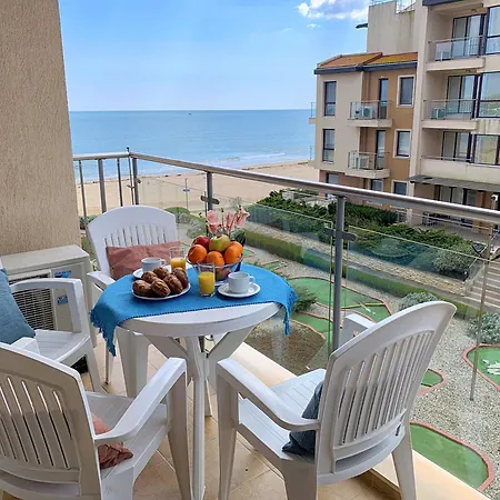 Beachfront Sea View & 5 Swimming Pools