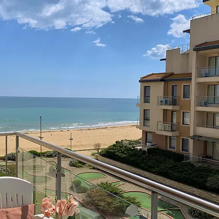 Beachfront Sea View & 5 Swimming Pools Apartamento *
