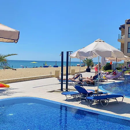 Beachfront Sea View & 5 Swimming Pools Apartment *