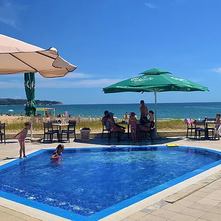 Beachfront Sea View & 5 Swimming Pools Obzor