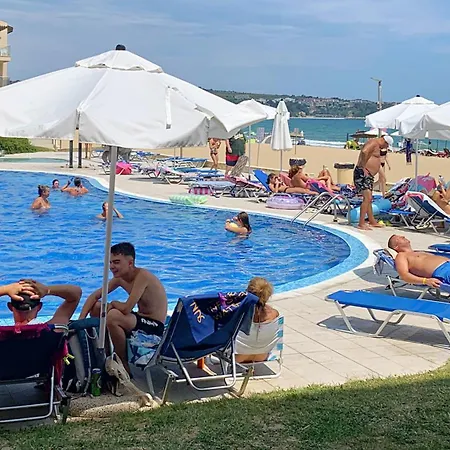 Apartamento Beachfront Sea View & 5 Swimming Pools Obzor