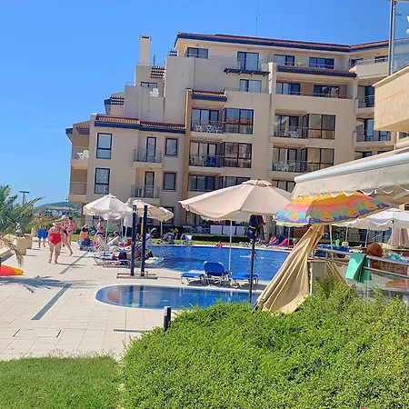 Beachfront Sea View & 5 Swimming Pools * Obzor