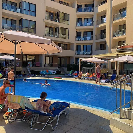 Beachfront Sea View & 5 Swimming Pools Apartamento *